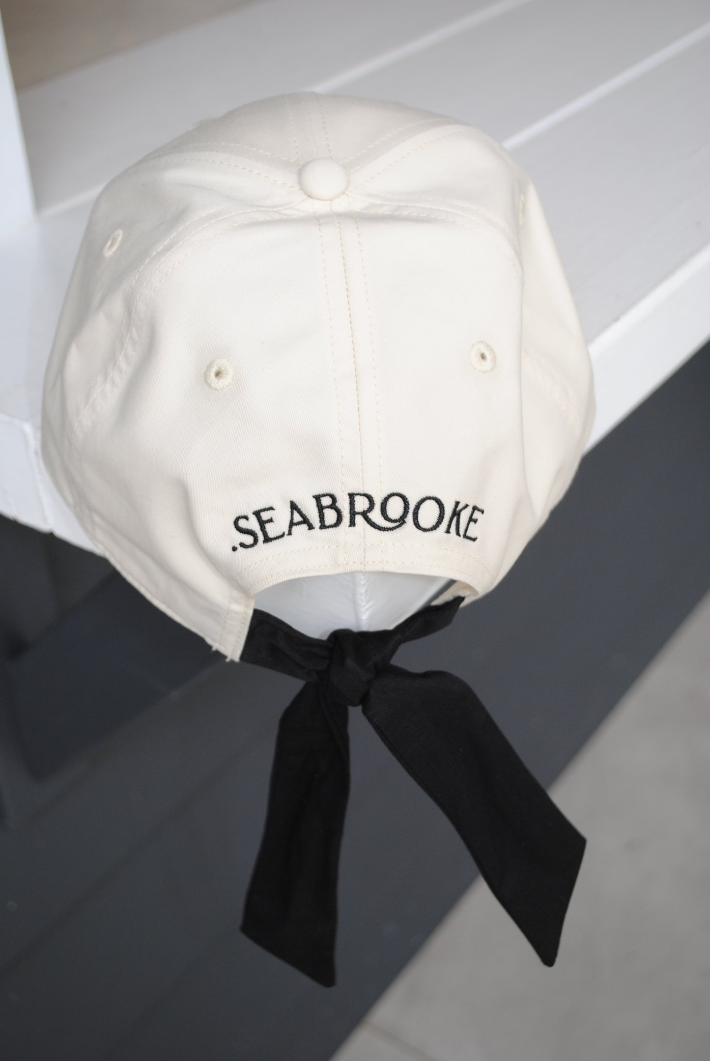 Beau Tie Cap