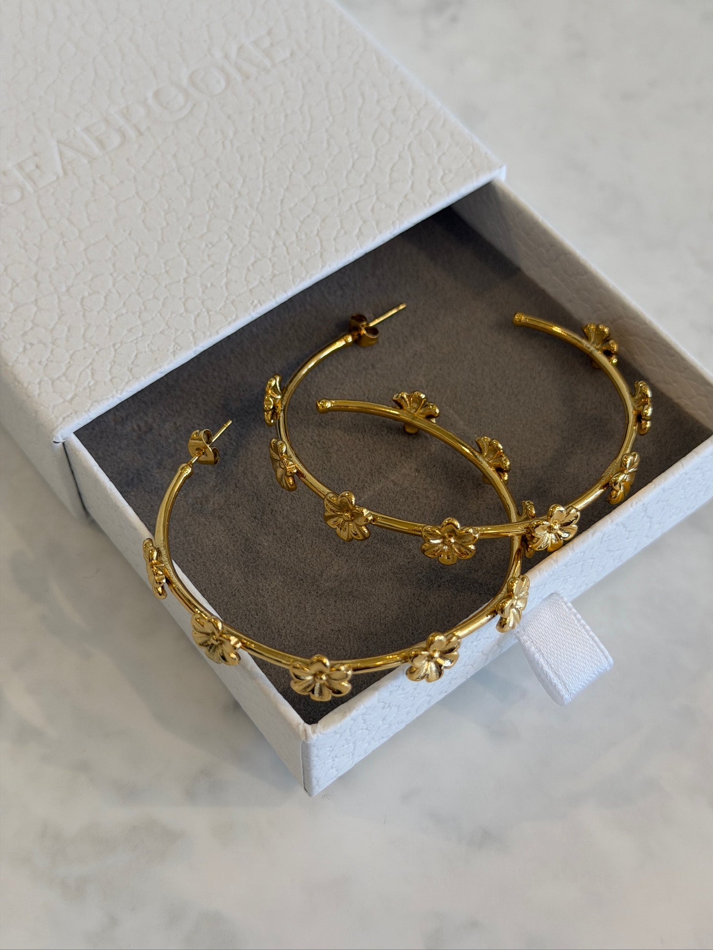 Seabrooke - Carlee Hoops Gold